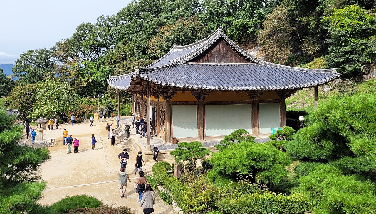 Muryangsujeon at Buseoksa 01.jpg