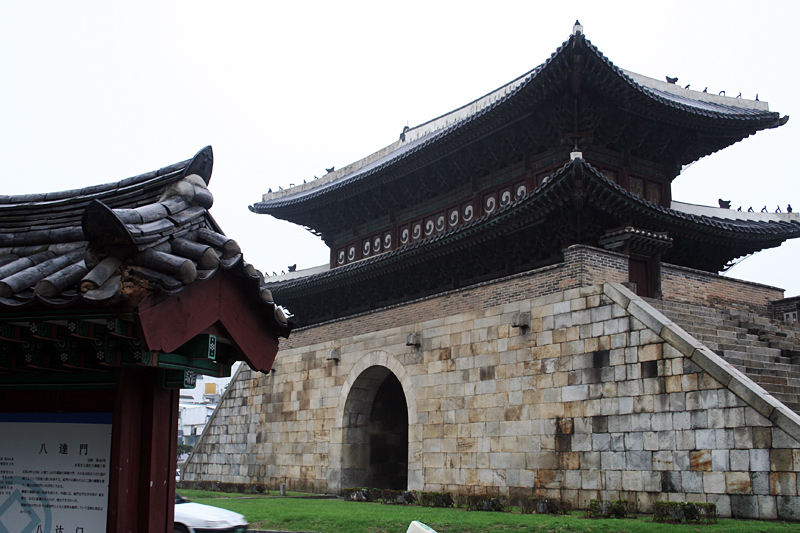 Hwaseong.Fortress-Janganmun.01.jpg