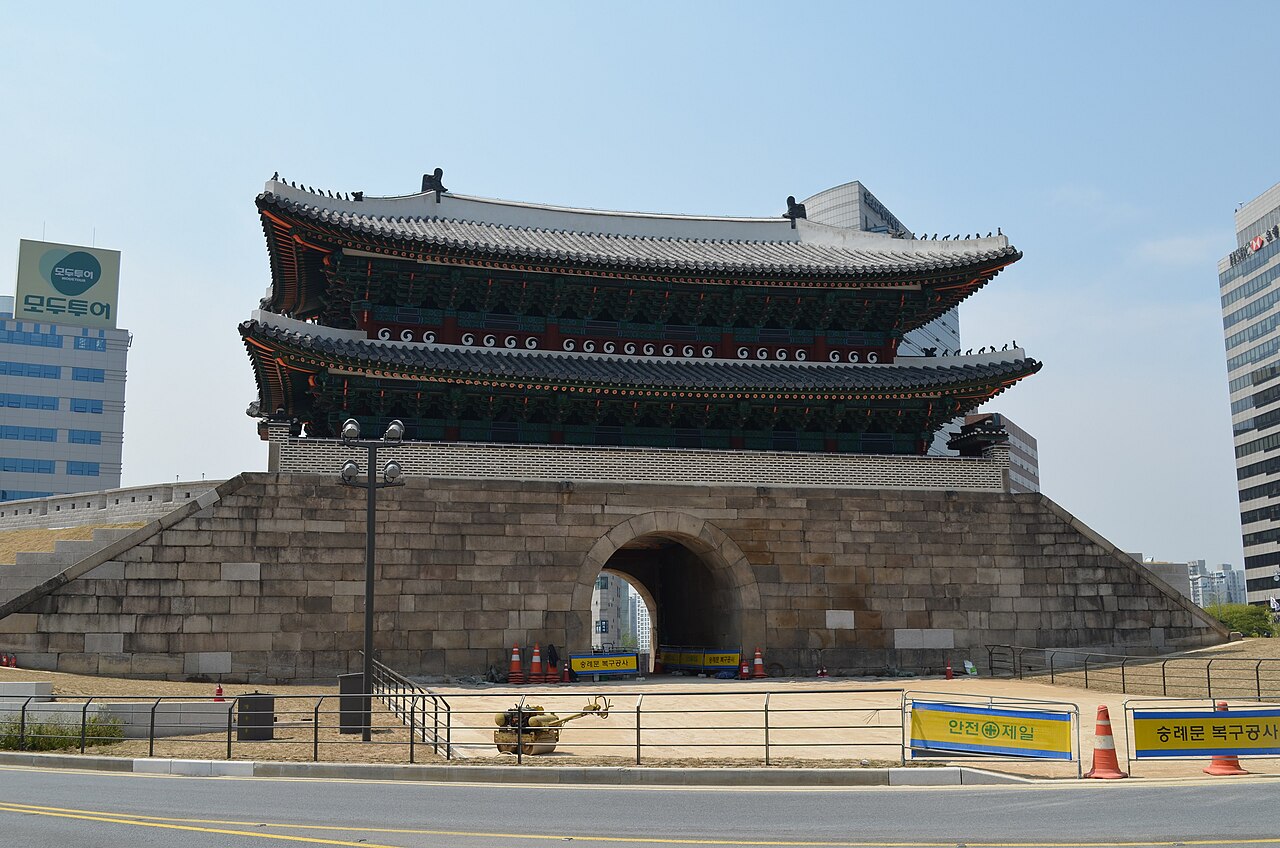 Sungnyemun restored.jpg