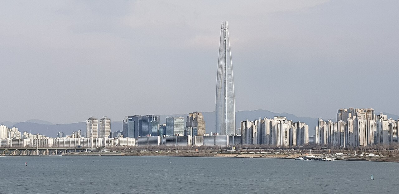Lotte World Tower near Cheongdam Bridge.jpg